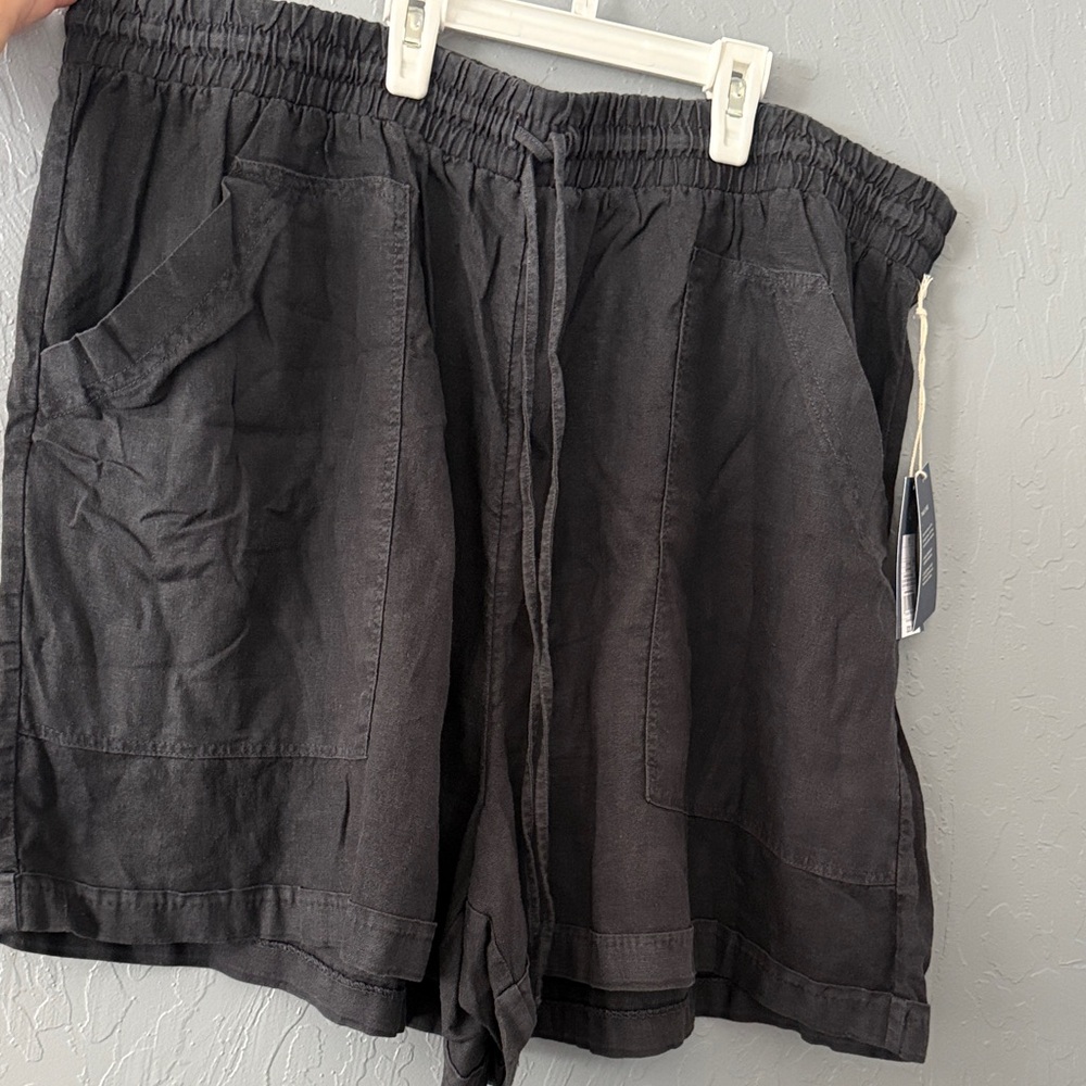 Universal Thread Black Women's Shorts